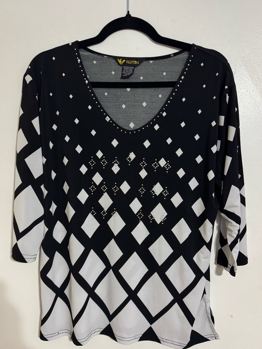 Valentina Black & White Diamond-Print V-Neck 3/4 Sleeve TopSize L